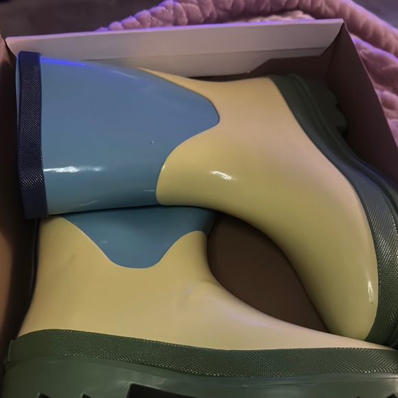 Kids' Colorful Rain Boots - Picture 2 of 8